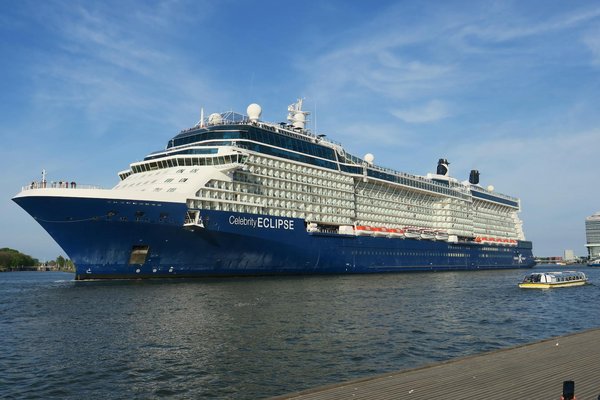 Peut-on trouver une location de vacances en Provence avec des ateliers de peinture et des balades en montgolfière?